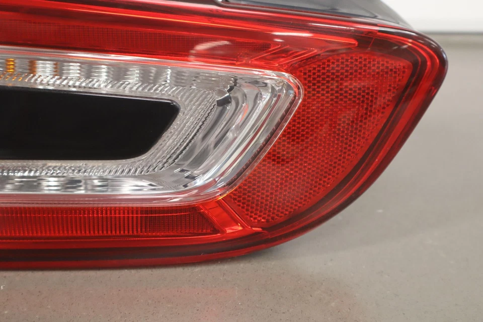 2017-2020 Fiat 124 Spider Passenger Right RH OEM Tail Light NA4L51160 - Image 3 of 4