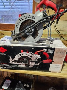 SKILSAW SPT77WML-01 7 1/4"LIGHTWEIGHT MAGNESIUM WORM DRIVE CIRCULAR SAW 