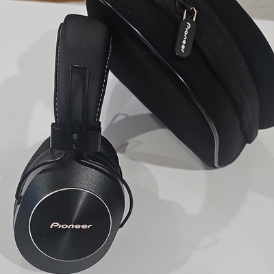 Pioneer SE-MS7BT-K Bluetooth Over-Ear Headphones Black with Case & USB Cable