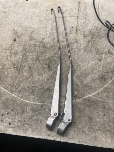 73-89 MERCEDES R107 SET OF 2 FRONT LEFT & RIGHT WINDSHIELD WIPER ARM OEM