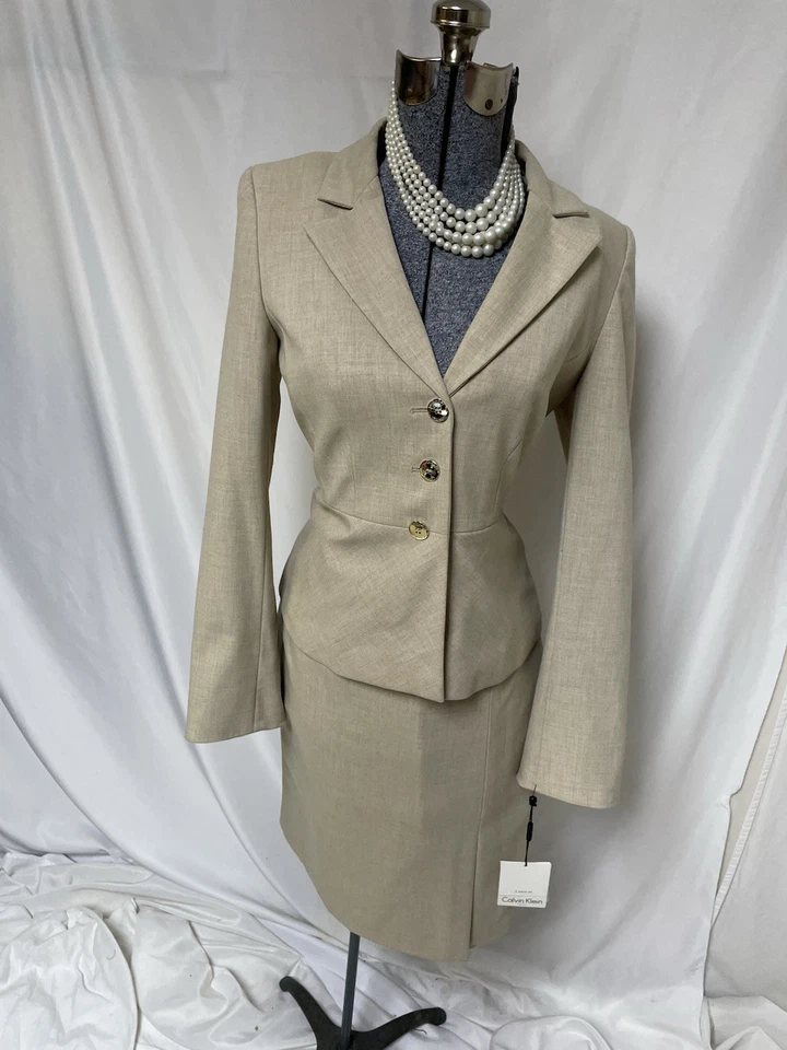 NUEVO $280 Calvin Klein Falda Traje Talla 4 Conjunto de Dos Piezas Botones Tono Dorado Beige CK Foto 3 de 4