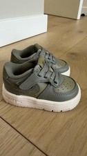 Kids Nike Force 1 Low green trainers, Size UK 4