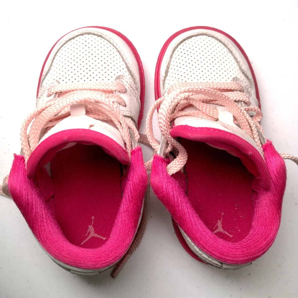 Air Jordan 1 Retro Baja Flexibilidad Niño Pequeño 7C Zapatos Snaekers Blanco Rosa 487287-100 Foto 4 de 4