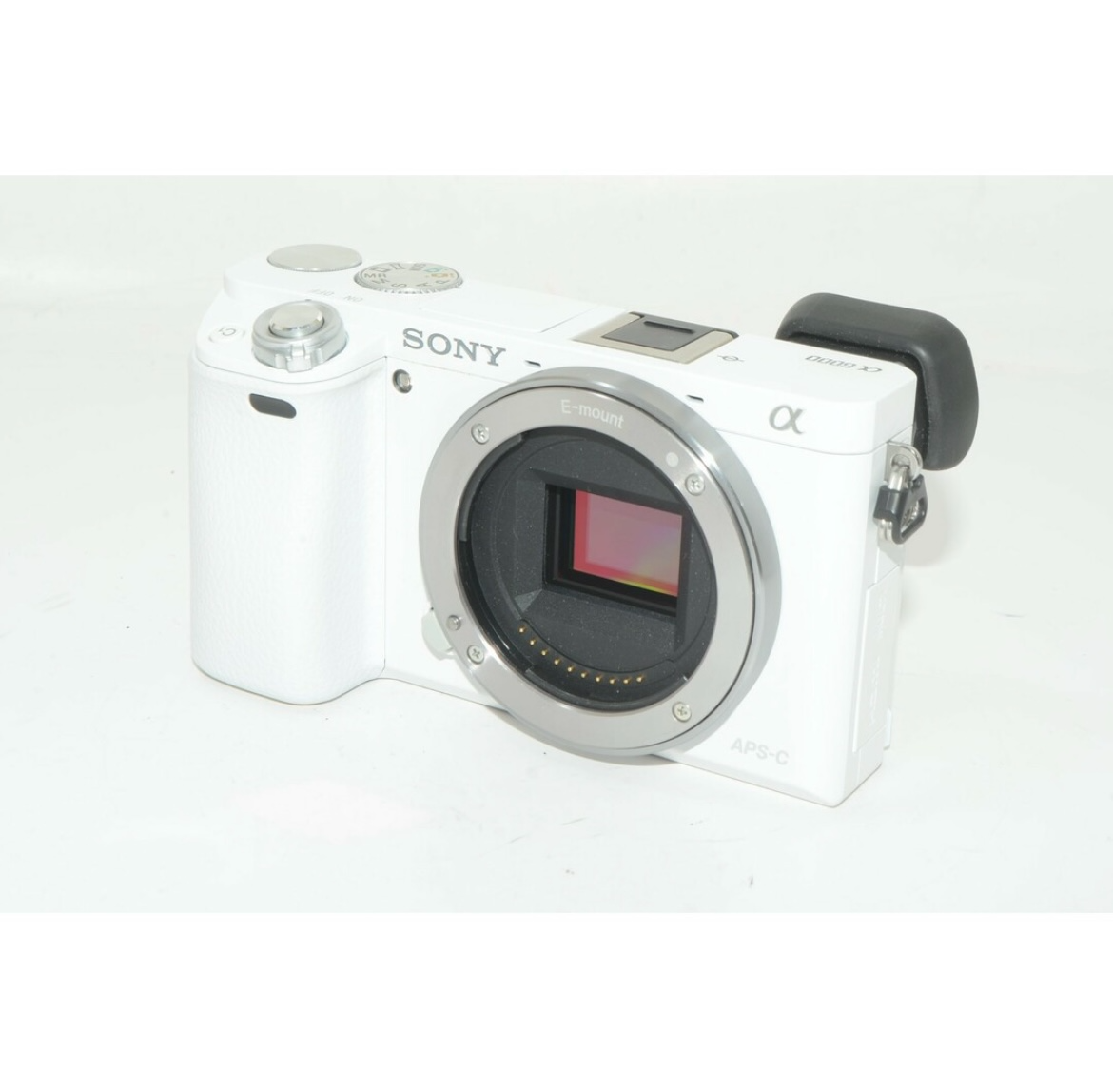 Sony a6000 White digital camera 16-50mm Lens Kit With Box - Very