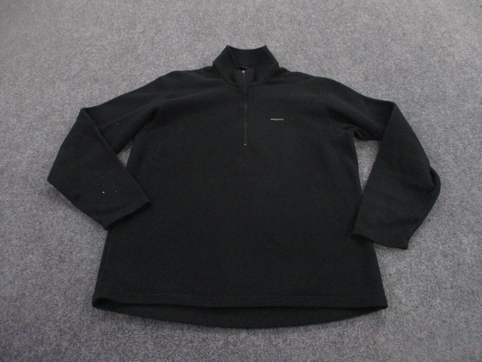 Vintage Patagonia Men's Black Capilene Fleece Jacket with Logo Hiking Sweater