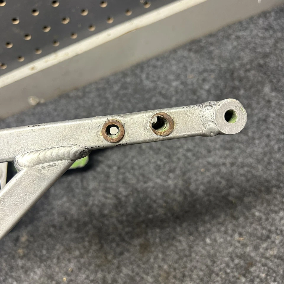 Kawasaki KX125 KX 125 250 500 1988 subchasis riel de asiento OEM 32002-1965 Foto 4 de 4