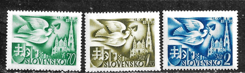 HICK GIRL- MINT SLOVAKIA STAMPS SC#74-76 1942 DOVE & CATHEDRAL D368