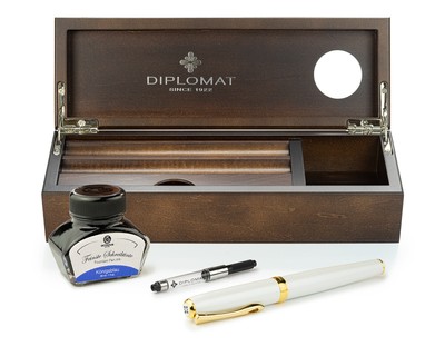 Füllhalter Diplomat Excellence A2 Perlmutt Gold mit Tinte u. Stiftetui aus Holz