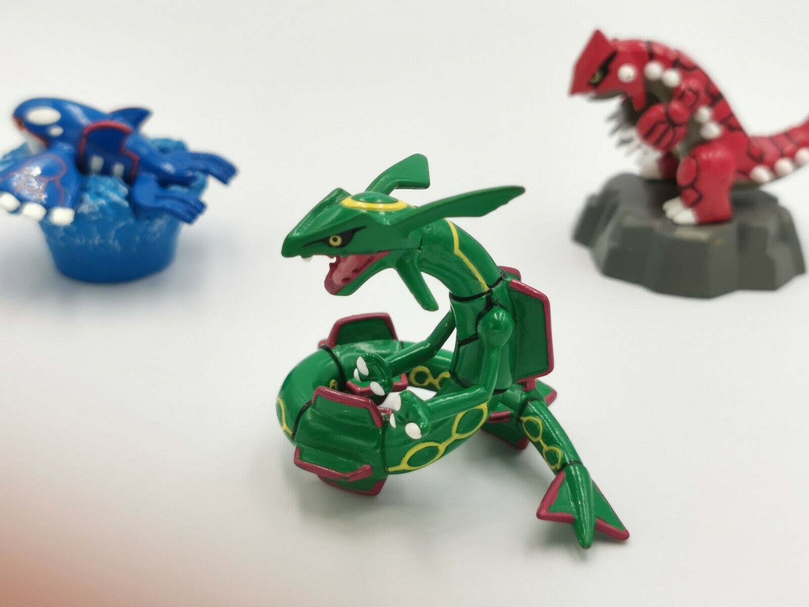 Groudon Pokémon Pelúcia 23x30cm Lendário Kyogre Rayquaza