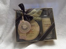 Tuscan Hills Gift Set Body Butter Shower Gel Loofah Vanilla Almond Body Care