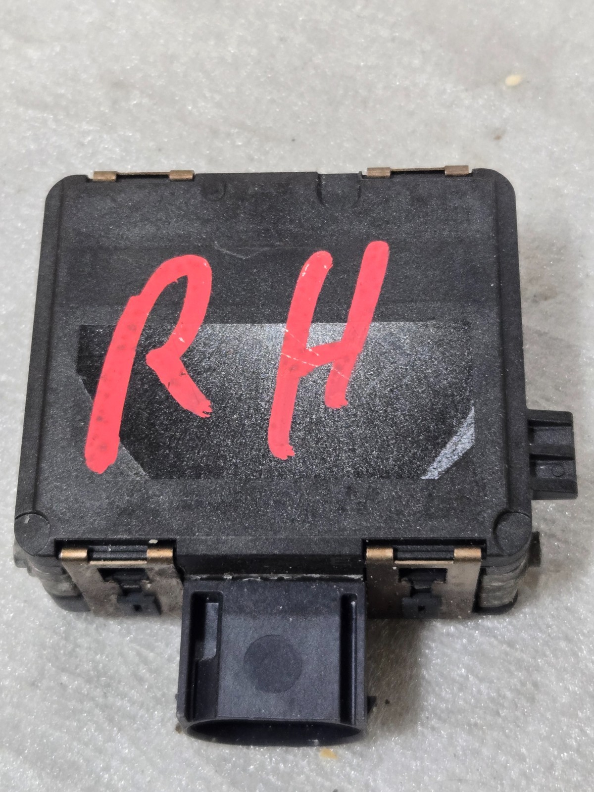 2016-2022 Bentley Bentayga Blind Spot Radar Sensor RH Right 4M0907566E OEM
