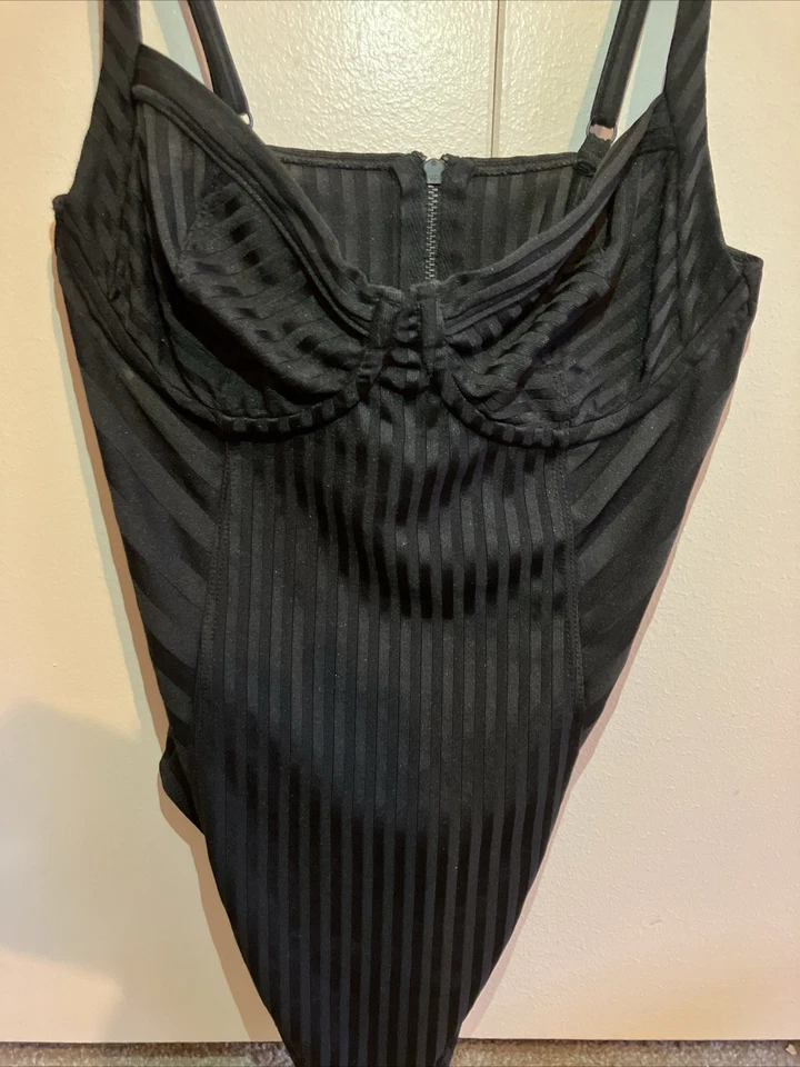 Body acanalado All Saints negro Yuni tanga con aros talla 2 Foto 2 de 4