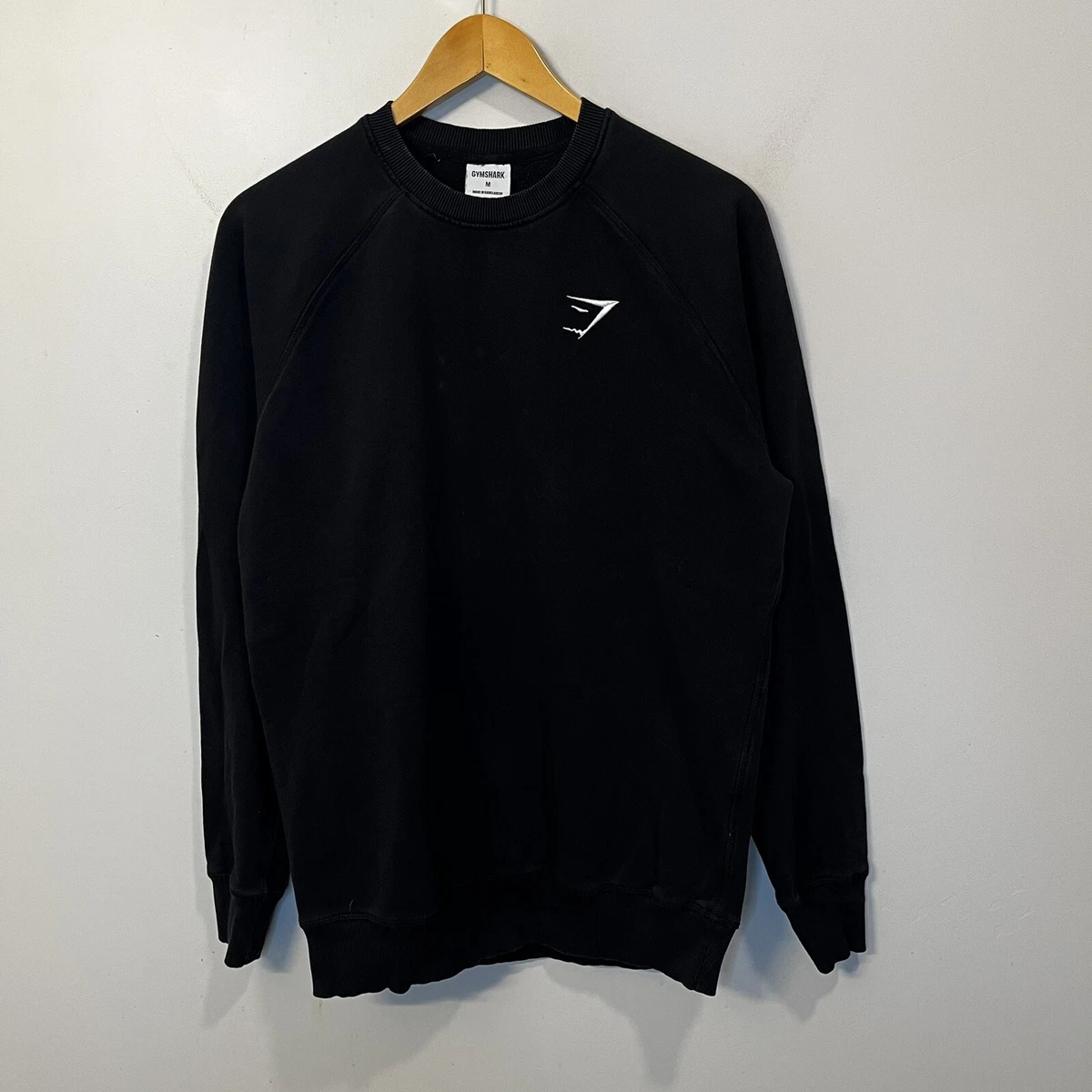 Gymshark Crest Sweatshirt Black Slim Fit Logo Crewneck Pullover  Bodybuilding M