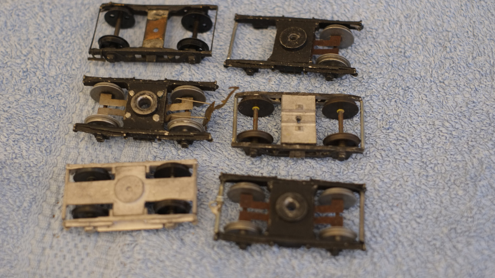 Joblot 00 gauge coach and wagon bogies eBay