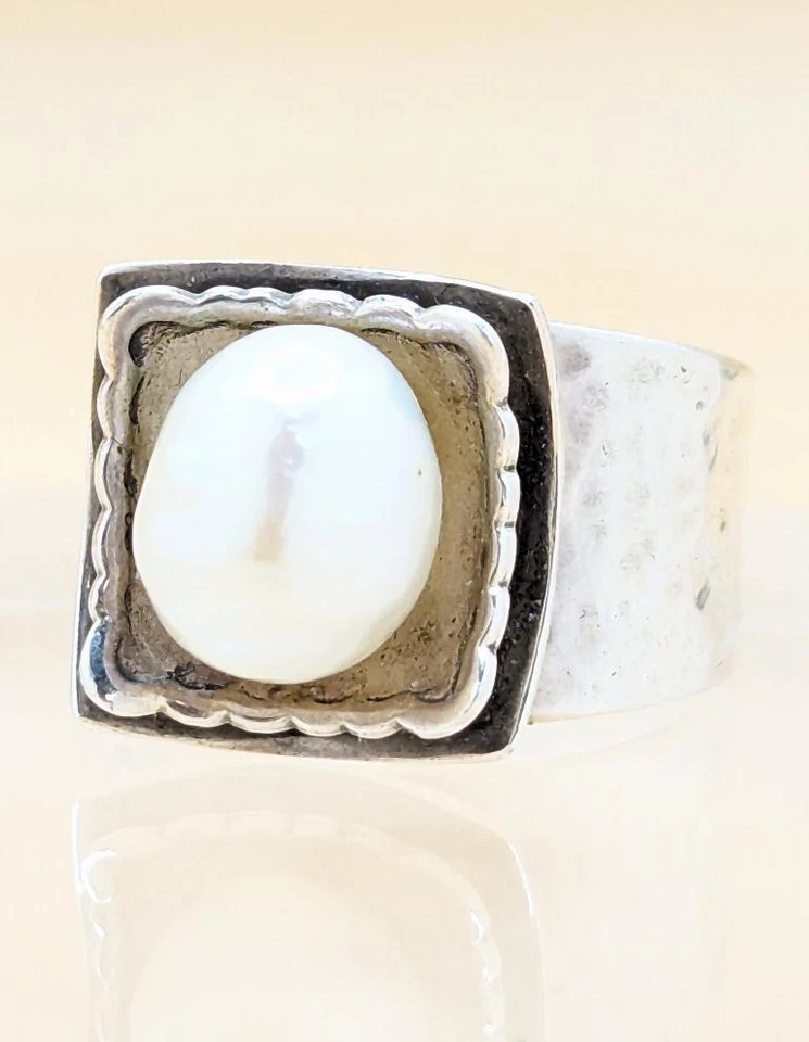 Silpada Sterling Silver Cultured Pearl Lady's Stone Hammered Ring Size-8 - Image 4 of 4