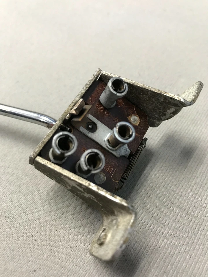  Volvo 122 переключатель поворотника и выключатель света подлинный 662533 - Изображение 3 из 4