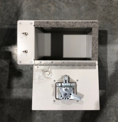 STORAGE BOX: American Aluminum T-handle equipment w/power cord and toggle switch