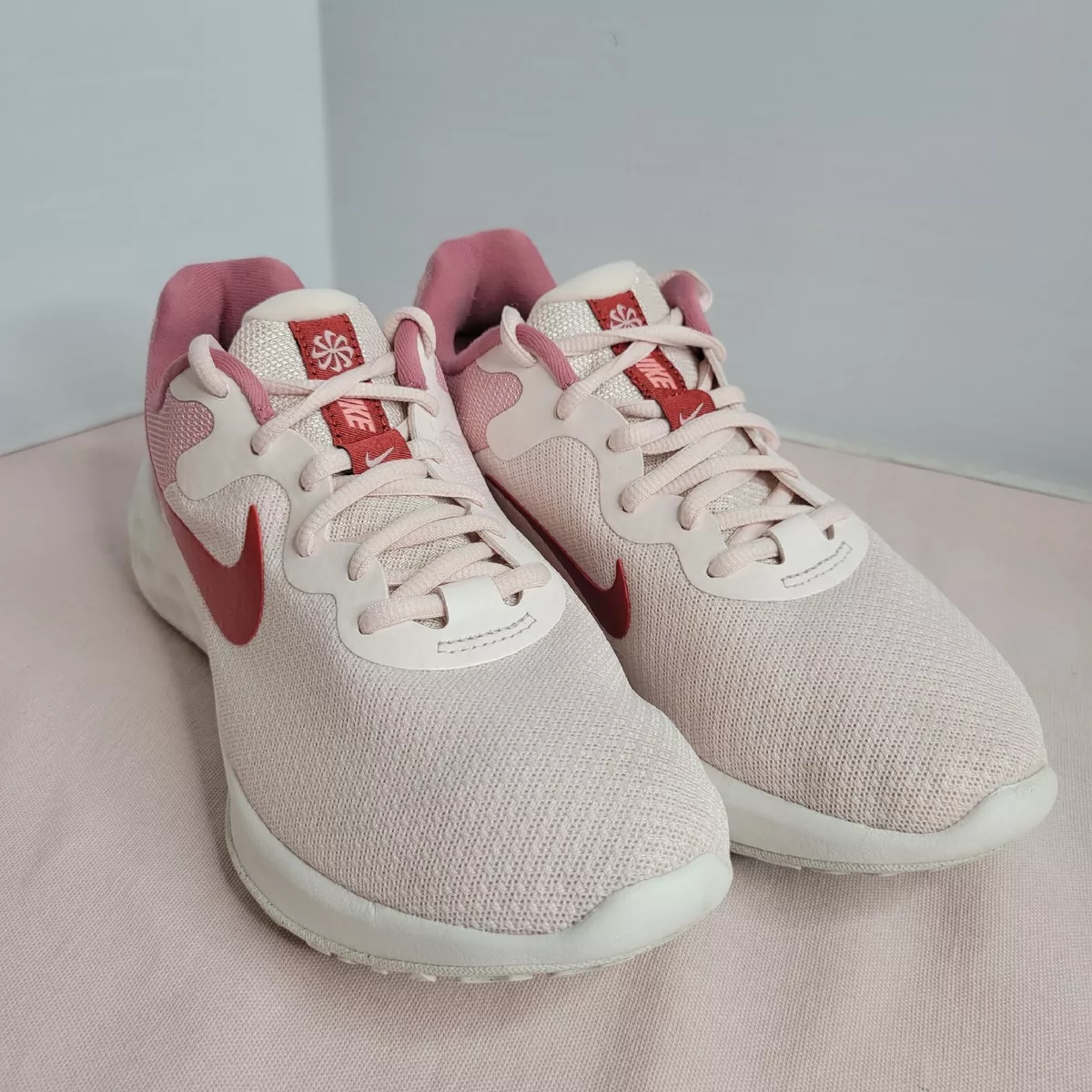 Nike pink hot sale rubber shoes
