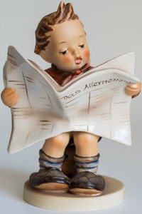 hummel boy reading newspaper