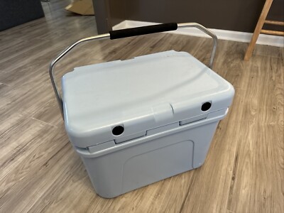 Yeti Cooler Roadie 20 Ice Blue Cooler Discontinued Retired | eBay