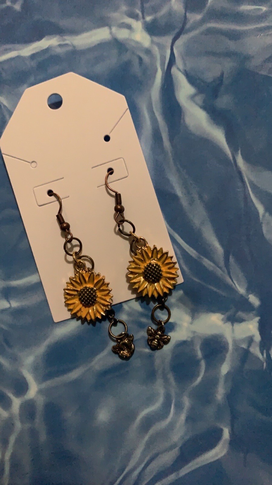 Elegant dangle earrings for women - stylish and lightweight jewelry-image