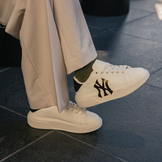 MLB Chunky Classic New York Yankees Sneakers Shoes 3ASXXA11N-50IVS