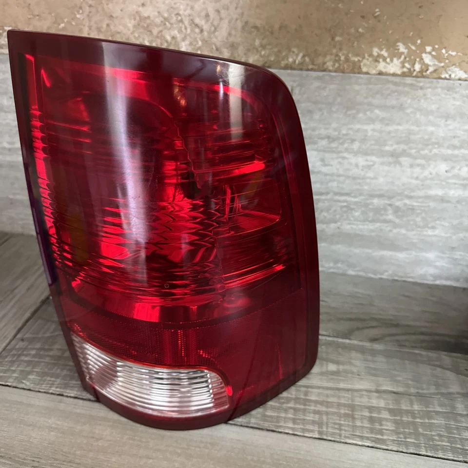 🥇 2010-2017 Dodge Ram 1500 2500 3500 diestro pasajero luz trasera lámpara OEM Foto 2 de 4