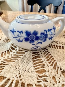 Vintage Fuhua Chinese Teapot Blue And White