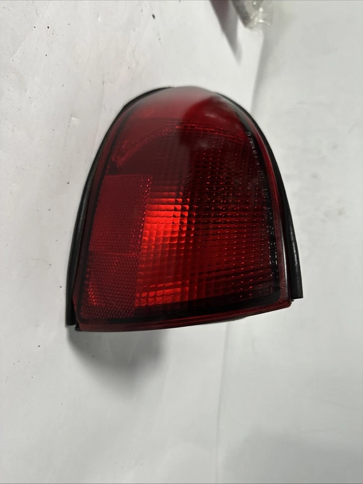 1995 1996 CHEVROLET CAVALIER Driver Left Tail Light Quarter Panel Mounted MM1 - Изображение 3 из 4