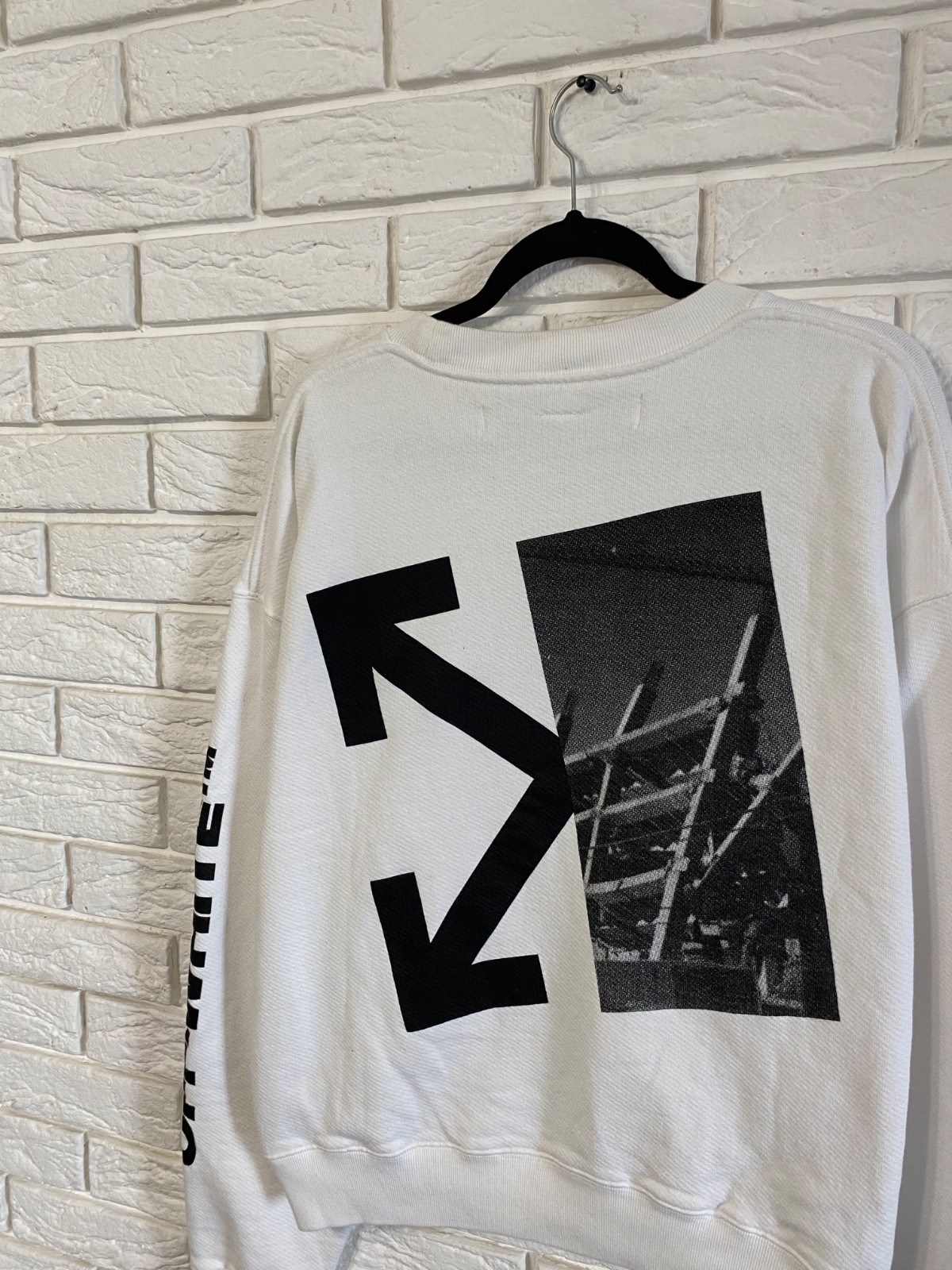 Off-White Split Halftone Arrows Oversized Crew Sw… - image 7