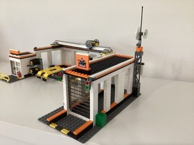LEGO City GARAGE SET 7642 with Instructions