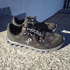On Cloud Herren Laufschuhe Cloudsurfer Schwarz/Grau Mesh Low Top Schnürung …