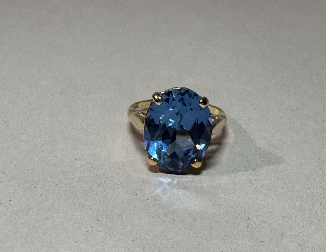 10K Solid Real Gold Topaz Ring  5.4grms Sz 8 - image 2