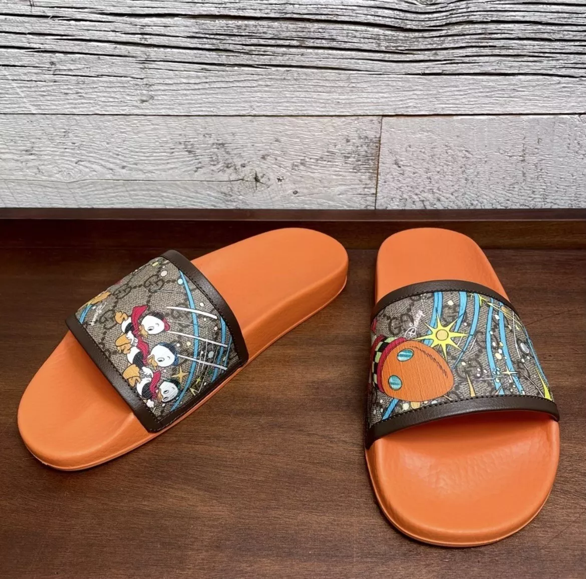 Gucci Donald Duck beige slide Disney GG Supreme taille 38 7,5 sandale orange 649655
