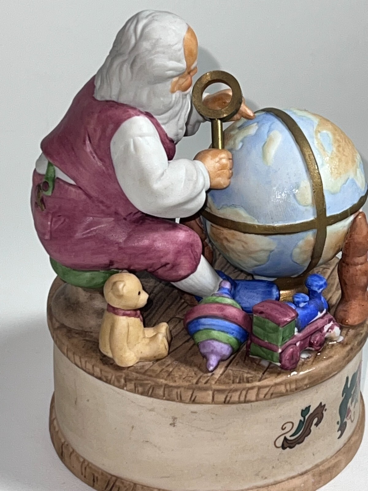 Santa Globe Figurine Willitts Design Musical Porcelain Christmas Collectible