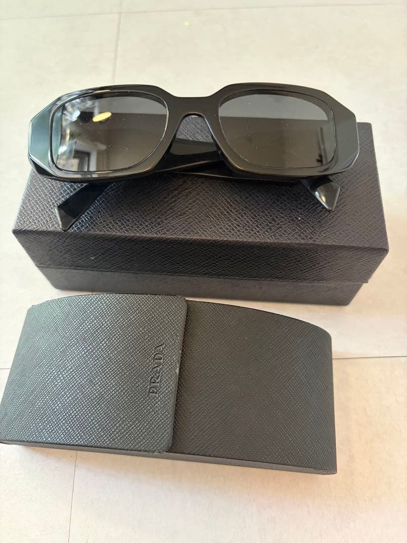 Prada Black Square Sunglasses with Case Made in Italy Used thumbnail 2