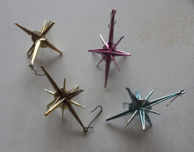 4 Vintage Bradford Atomic Sputnik Star Plastic Ornaments - 2 Gold 1 Pink 1 Blue
