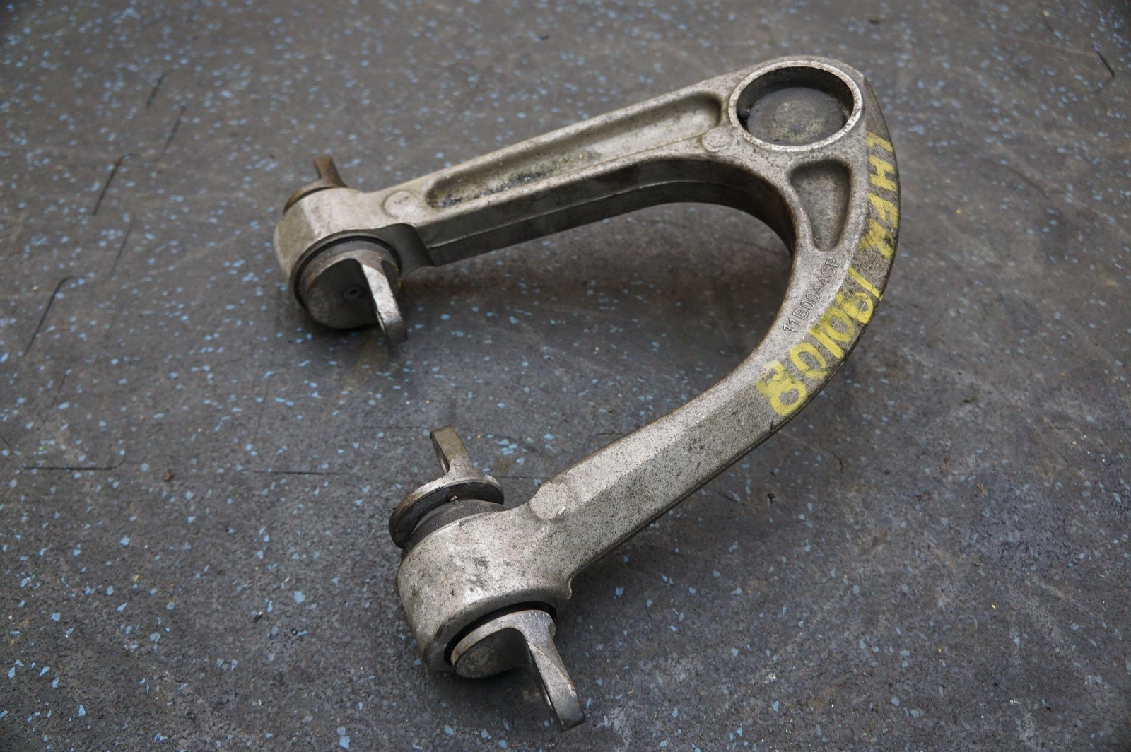 Front Left Upper Control Arm Wishbone 11B0367CP McLaren 570S 540C 650S MP4-12C
