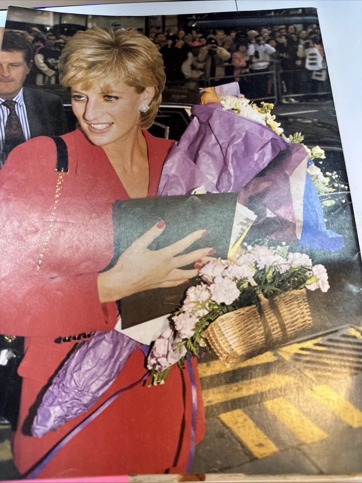 US Weekly Dexter Final Farewell Diana Jennifer Heidi Rihanna Bundle 10 Vintage - Image 2 of 4