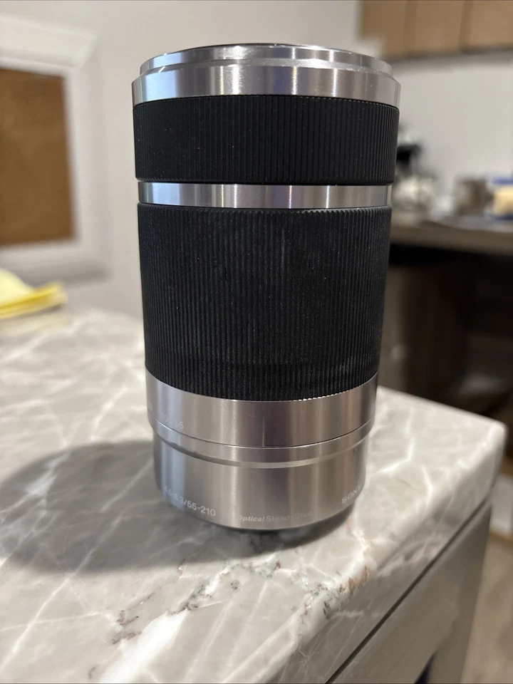 Lente Sony SEL 55-210mm f/4.5-6.3 Asférica IS OSS Prata Defeituosa para Peças - Imagem 2 de 4