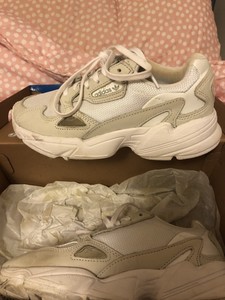 adidas falcon size 3.5