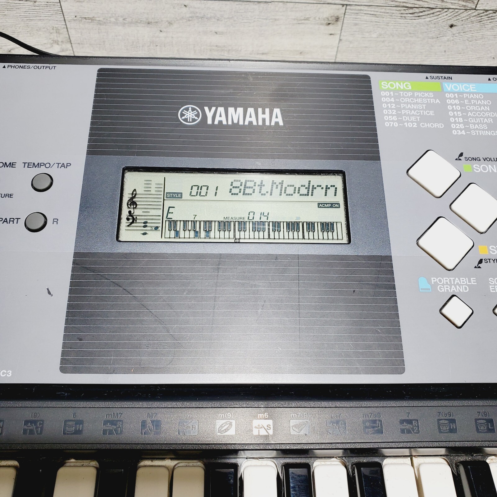 Yamaha PSR-E233 MIDI Electronic Keyboard
