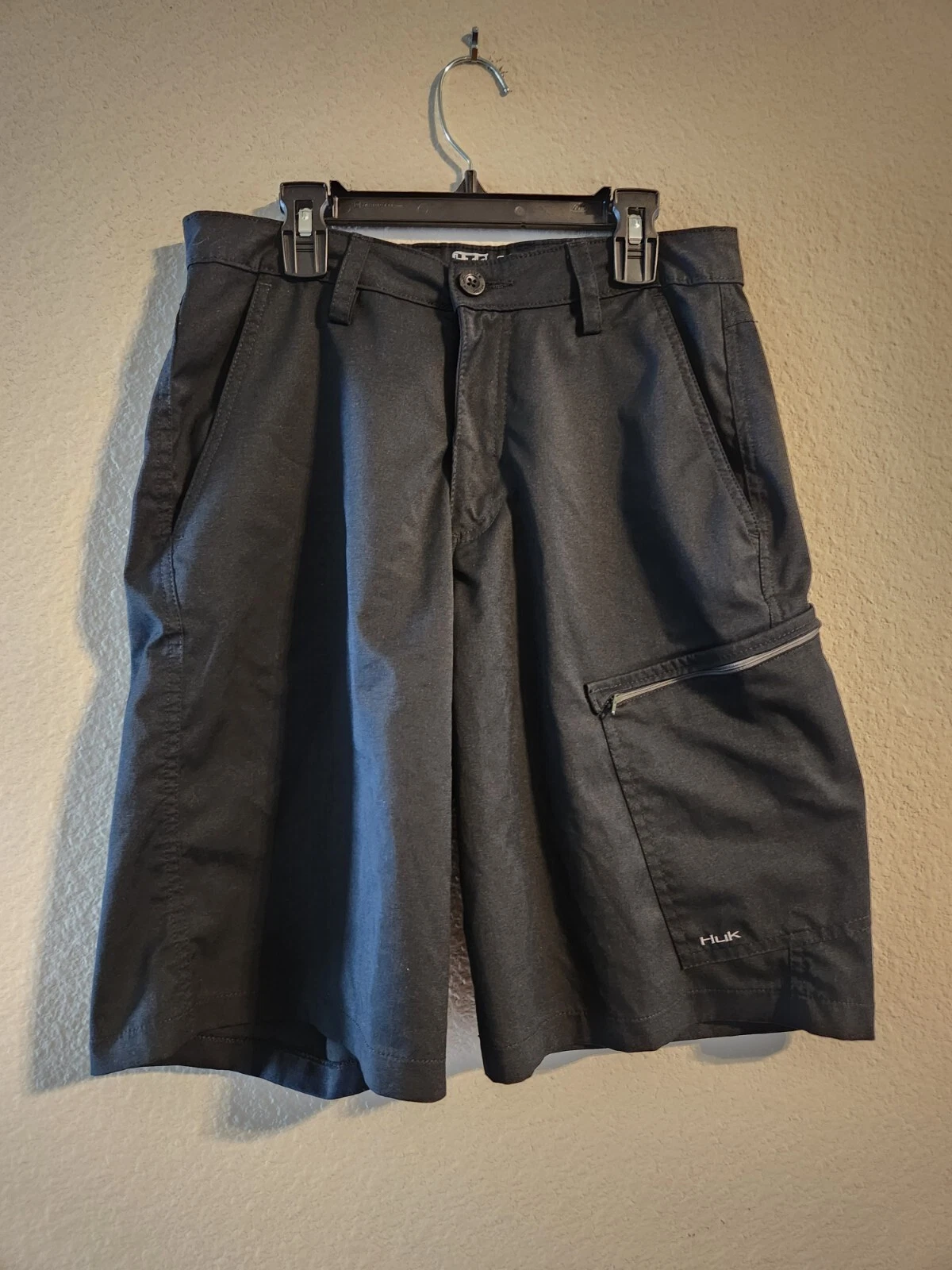 Men's HUK Black Performance Cargo Quick Drying 10" Fishing Shorts size 28