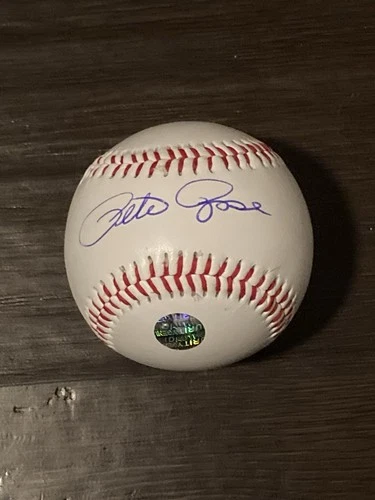 Pete Rose Autographed Signed Baseball With COA. Clean Ball