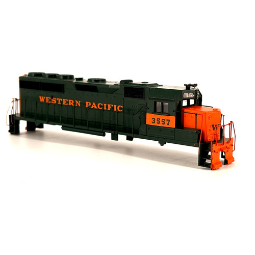 Locomotora Athearn HO Western Pacific EMD GP40-2 WP 3557 SOLO CARCASA | Condition: Used