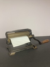 ANTIGUA MÁQUINA DE RODILLOS DE HIERRO PRENSADORA PLISADO DE TELA ACANALADO DE 1870 HIERRO FUNDIDO