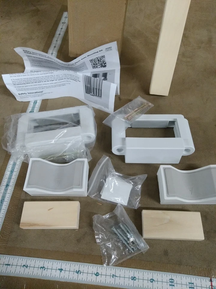 Kit de montaje de puerta de bebé escalera sin orificios Safety Innovations se adapta a postes 2 de 3 Foto 3 de 4