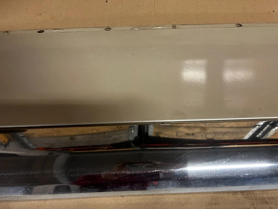 Moldura de puerta trasera izquierda Lincoln Town Car LH 1998-2011 F8VB-5425335 Foto 3 de 4