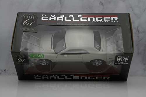 DCP Highway 61 2006 Dodge Challenger R/T Vanishing Point Tribute Car 1:18 1/504 - Picture 2 of 7