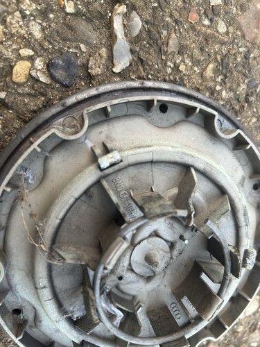 1 x GENUINE Mk1 AUDI TT ALLOY WHEEL CENTRE HUB CAP SINGLE SILVER - 8N0601165A - Picture 3 of 3